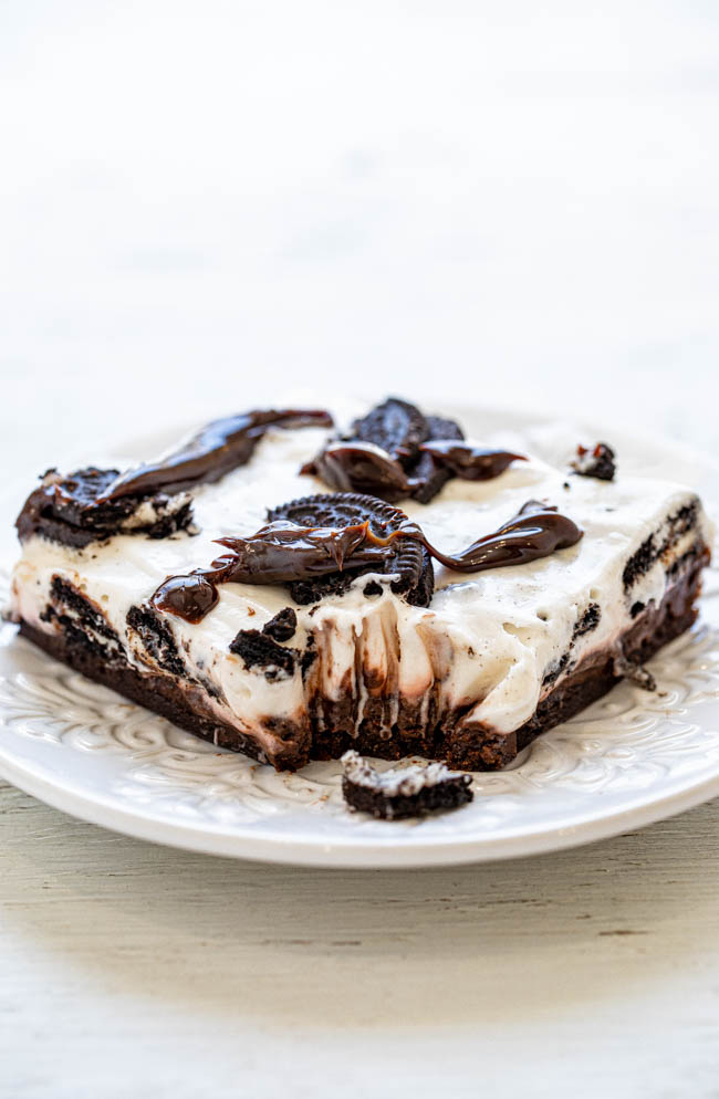 Mississippi Mud Pie Bars – An EASY, almost no-bake dessert with a chocolate chip cookie base, chocolate pudding, sweetened cream cheese, Oreos, and hot fudge!! RICH, decadent, indulgent, and a great party dessert that you can MAKE-AHEAD!!